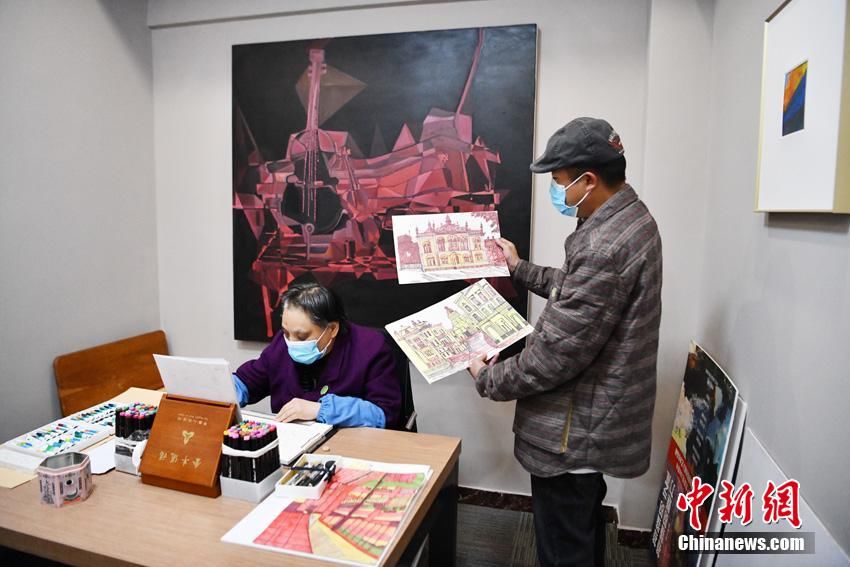 作画！长春：特殊的“画师”为残缺的人生增色