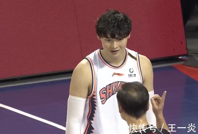 久事|黑色星期四!CBA第一第二同一天输球,深圳乱拳打死上海老师傅