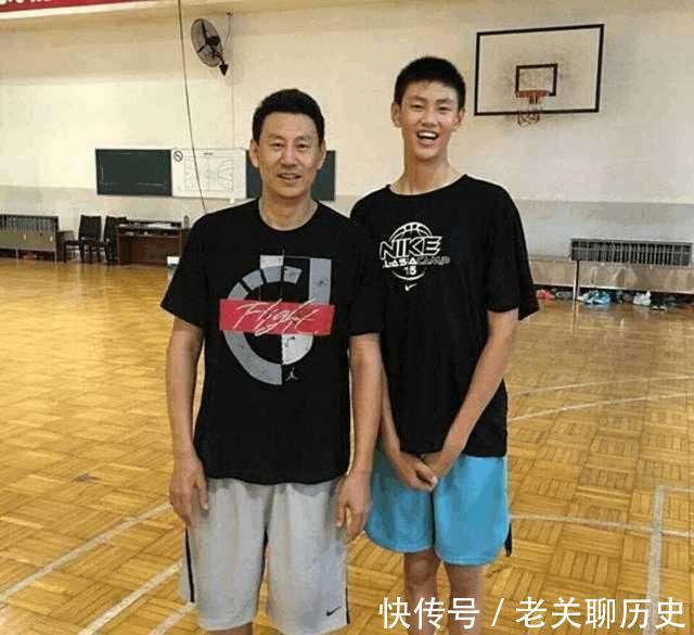 李禄瞳|男篮主帅儿子被誉是最强星二代,跳级进国家队,身高有望超姚明!