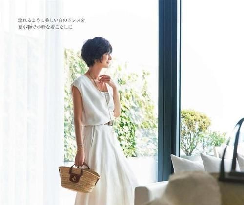 毛衣 被52岁的富冈佳子惊艳到了,穿搭简约但很高级,她是如何做到的?