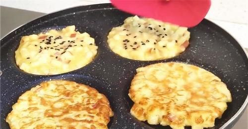 柔软|夏天要多吃苹果，加两个鸡蛋，简单易做，柔软香甜，孩子很爱吃