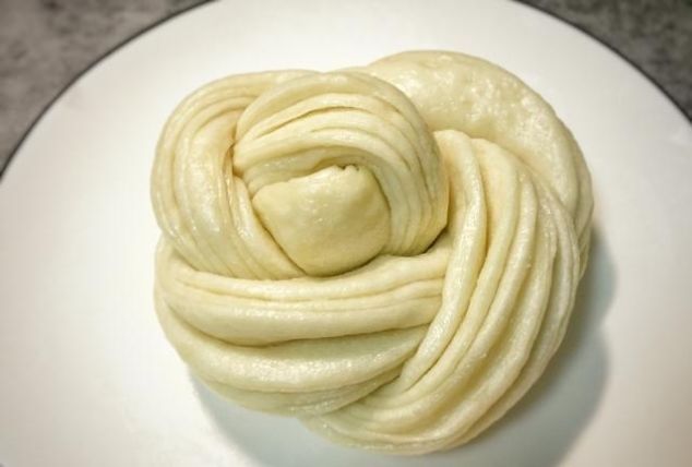 朋友圈这个面食火了，有面粉就能做，不用发面，各个暄软，零失败