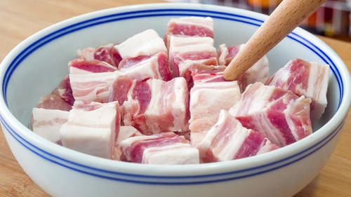 五花肉别红烧了，1种做法2种吃法，简单蒸一蒸，简单省事又营养