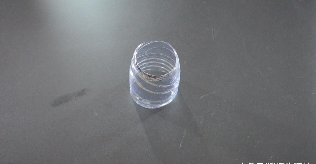 擀饺子皮|擀面杖上套一个塑料瓶, 放在厨房太实用了, 解决了很多人的烦恼