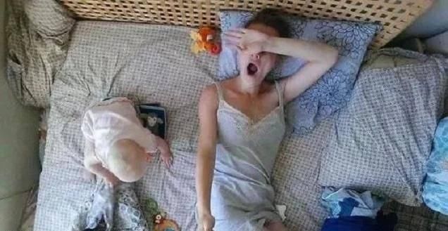 父母|父母熟睡后,监控拍下10个月宝宝天使举动,网友孩子是来报恩的