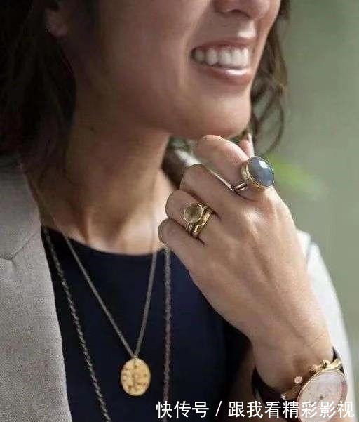 基础款 女人40穿衣不惑,学会这些搭配技巧,用基础款穿出优雅高级范!