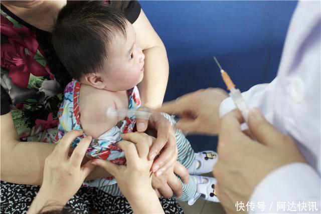 女汉子|3岁女娃打完针以后,还敢回头找医生“算账”,网友:女汉子