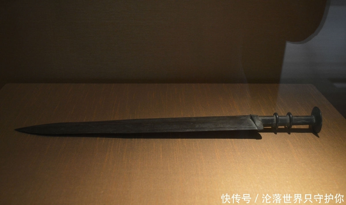 越王勾践剑|考察队在古墓出土的青铜剑千年不锈之谜!