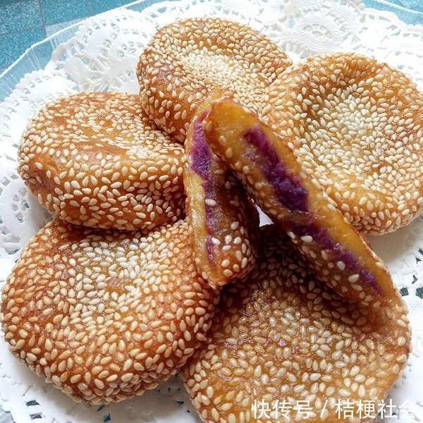 我家隔三岔五就得吃此饼，不放一滴水，比包子好吃，轻松能吃3个