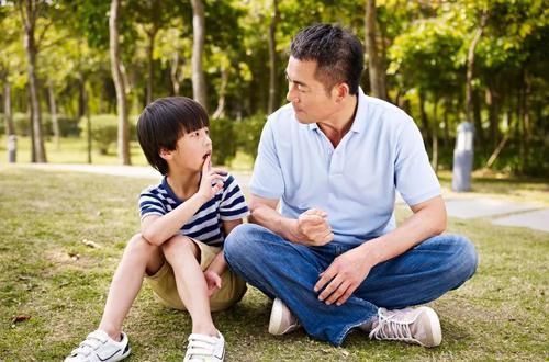 谁说男孩就得挫折教育了？再这样“口无遮拦”，会毁了他