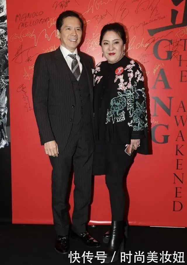 版型|向太这回真长脸了,一袭粉色娃娃裙配丸子头洋气减龄,气质绝了