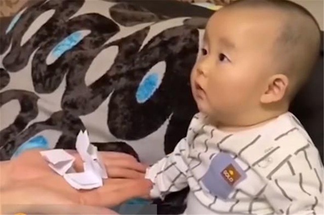 起名|父母图省事让宝宝“抓阄”取名,宝妈打开纸条后笑了:你自己选的