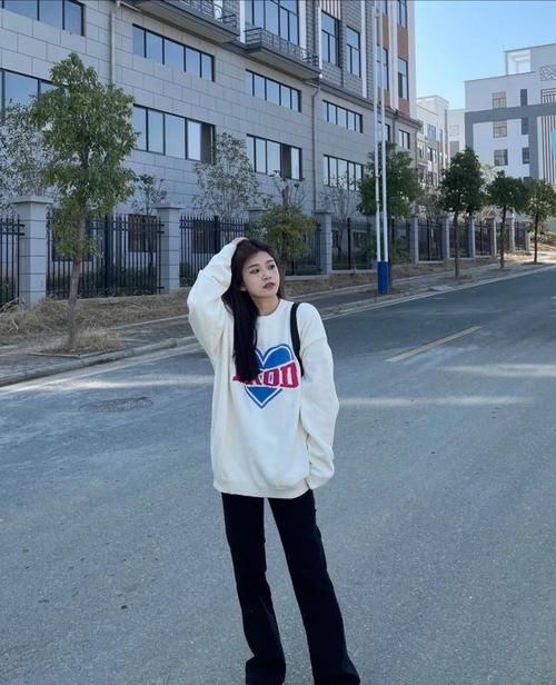 阔腿裤＋“这4款毛衣”太美了！冬季内搭这么穿，真的很显品味