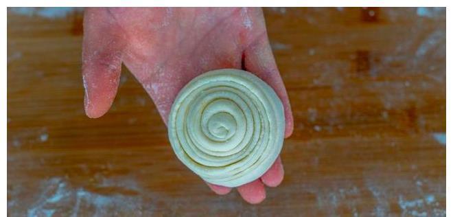 芝麻烧饼|最好吃的芝麻烧饼做法，不用烤箱，一次成型，咬一口掉一地渣，香