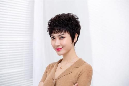 时尚妈妈|时尚妈妈假发，遮白发显年轻一步到位