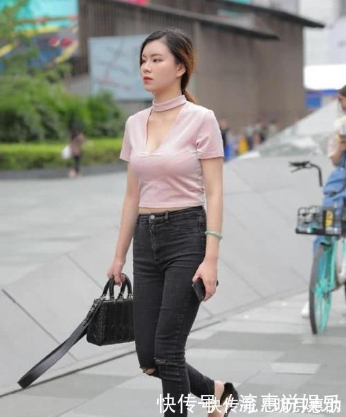 牛仔裤 小姐姐穿牛仔裤很迷人，让你不得不爱