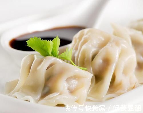 速冻水饺|煮水饺有2个“坑”,用正确的方法煮饺子,煮的饺子不粘也不破皮