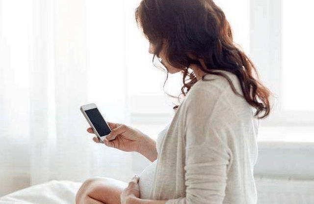 同卵双胞胎|刚生下2个娃,正当家人庆祝是“双胞胎”,护士说破:不是双胞胎