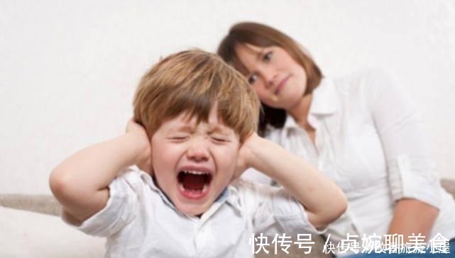 父母|为什么家长生气的时候,孩子还会过来求抱抱其中原因很感人