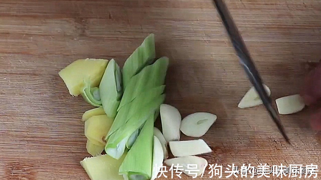 天冷这样做排骨,酥烂好吃不油腻,做法告诉你,人人都会做