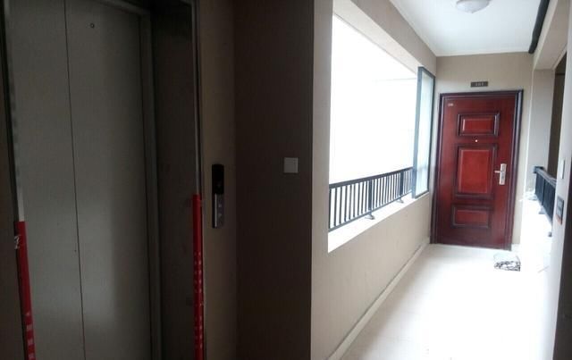 业主|开发商套路真是深高层电梯房带个长连廊,业主还傻傻以为采光好