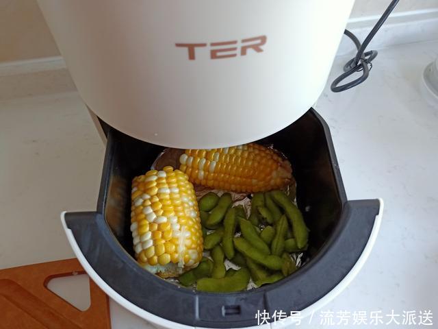 悄悄|1个女人的精致晚餐,悄悄走红朋友圈人到中年,优雅是一种态度