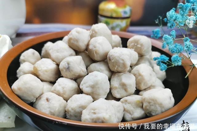 一家4口在家吃酱香排骨火锅,花了150,比吃快餐便宜,超值