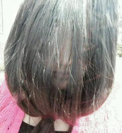 |搞笑GIF：对面的三个小哥哥，你惹起别人的羡慕嫉妒恨了！