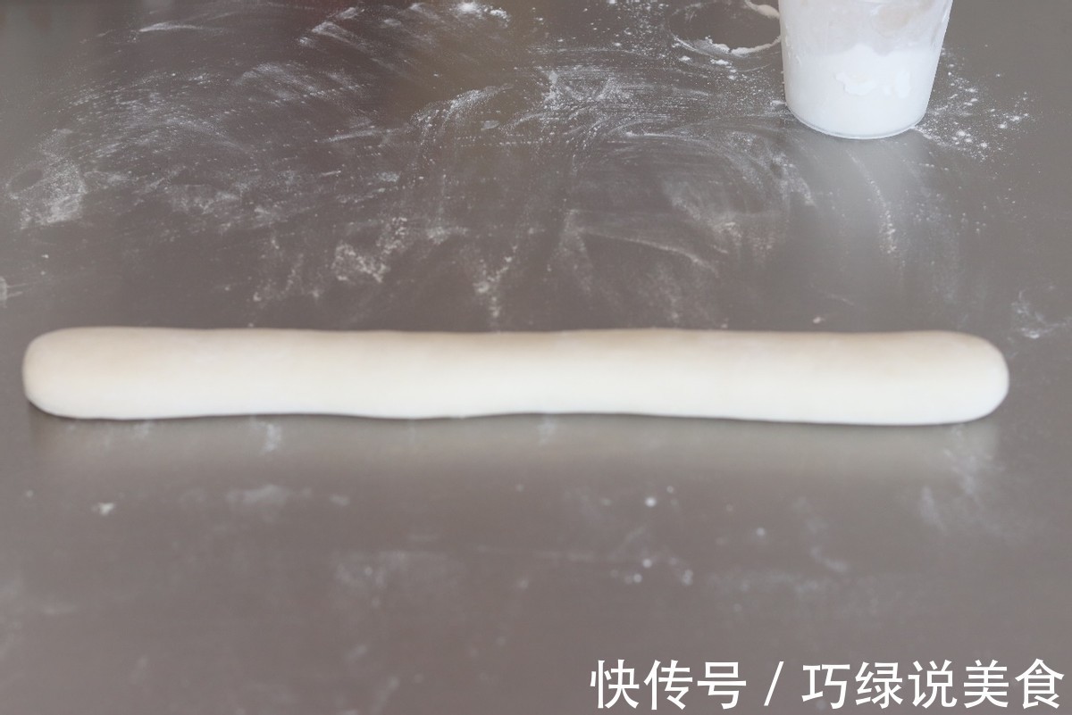 春饼的懒人做法,饼皮劲道薄如纸,卷什么都好吃