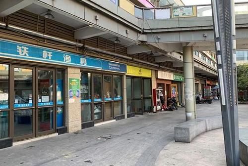 顾夏|一元店消失，“百米药店”遍布街道？都是商铺，药店为何不缺生意