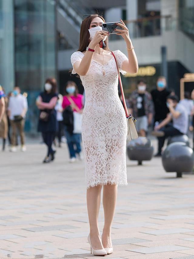 街拍|街拍：浪漫的蕾丝元素，绝对是优雅女性的最爱了