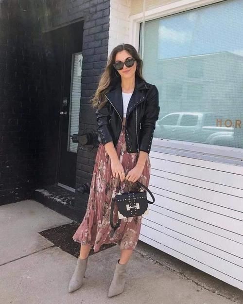 最近火了一种穿搭叫“皮衣+半身裙”，时髦保暖，冬天就这样穿