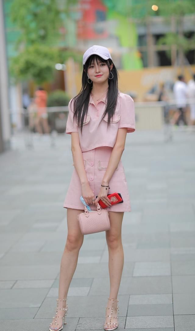 塞子|时髦的服装，干净漂亮，美丽是令人愉快的