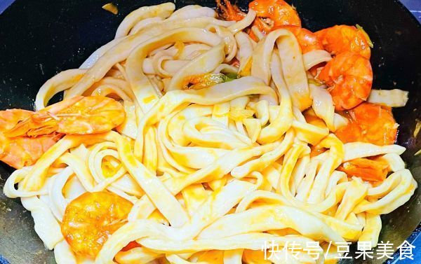 番茄浓汁虾棒面