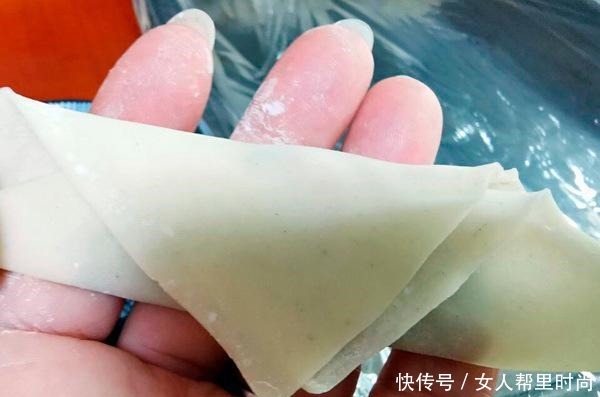 搞定娃儿,一张馄饨皮就够了,鲜甜又多汁,这锅够暖心