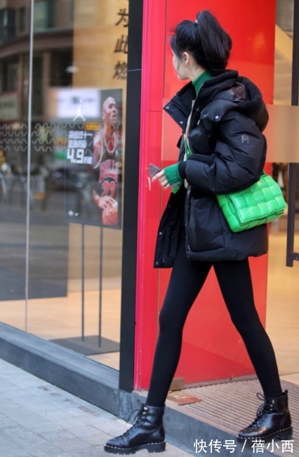 冬季|穿羽绒服总显胖?学会这个“上宽下紧”搭配法则,冬季最in的存在