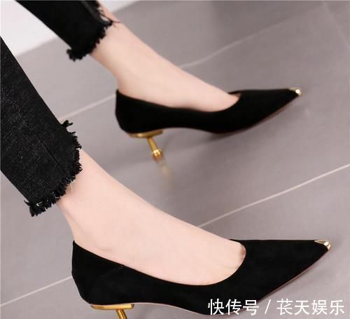 尖头高跟鞋 尖头高跟鞋,无论搭配裙装还是裤装都很有型,谁能不喜欢呢