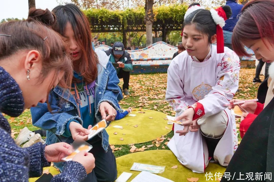 花园|百年花园中的银杏迎来颜值“巅峰”，观赏季将持续至12月中下旬