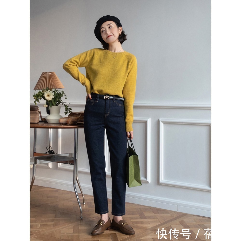 针织衫|阔腿裤已经out了,今年流行“牛仔裤”,搭配针织衫、外套真洋气