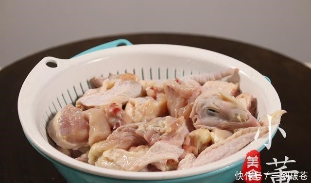 喜欢喝鸡汤的收藏了,这样做的鸡汤汤鲜味美,滋补养颜,值得收藏