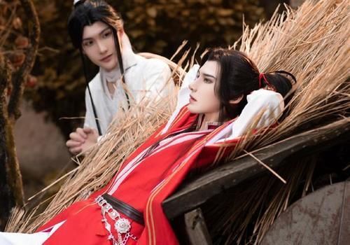 漫画|《天官赐福》花怜牛车cos,谢怜的气质很温柔,沈辞的花城好看