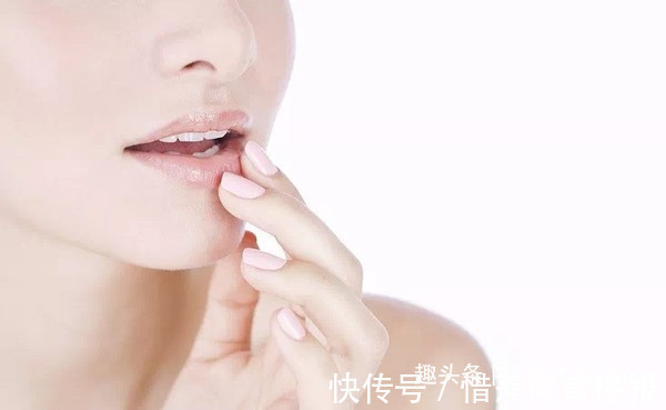 唇色 涂口红前需要先涂润唇膏吗？多数人都搞错了，难怪唇色悄悄变深了