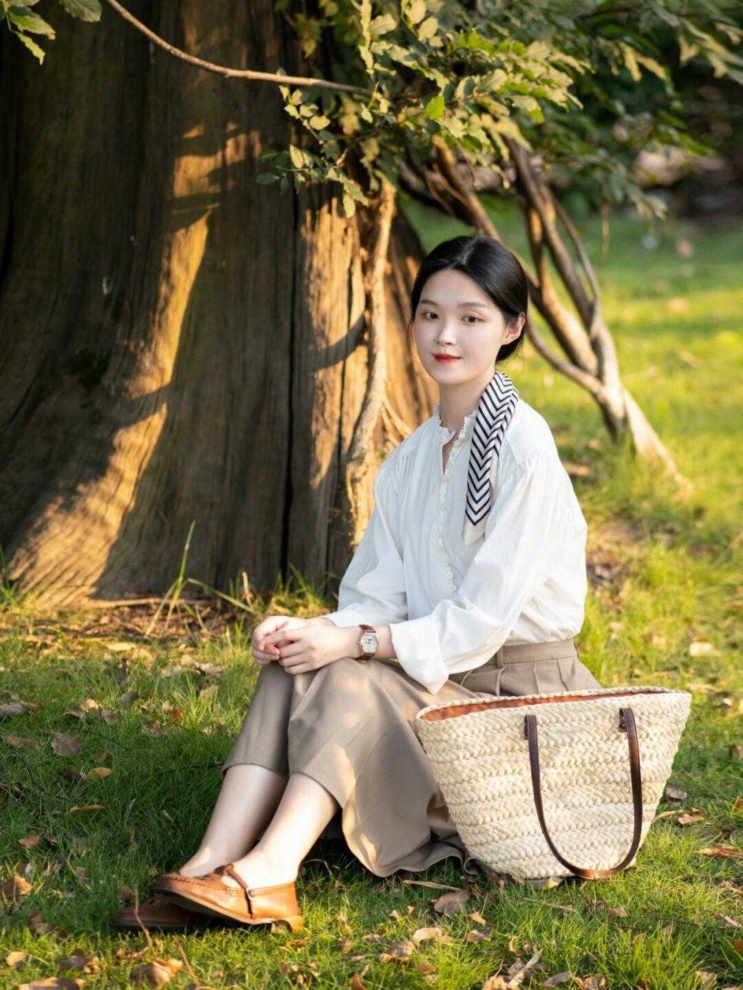 穿搭|换季怎么搭?试试“白衬衫+半身裙”,青春洋气又显高,太漂亮了