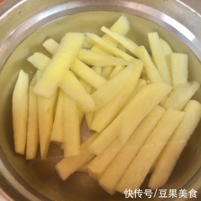 这道烤箱版薯条（一人份），超级简单，绝对下饭