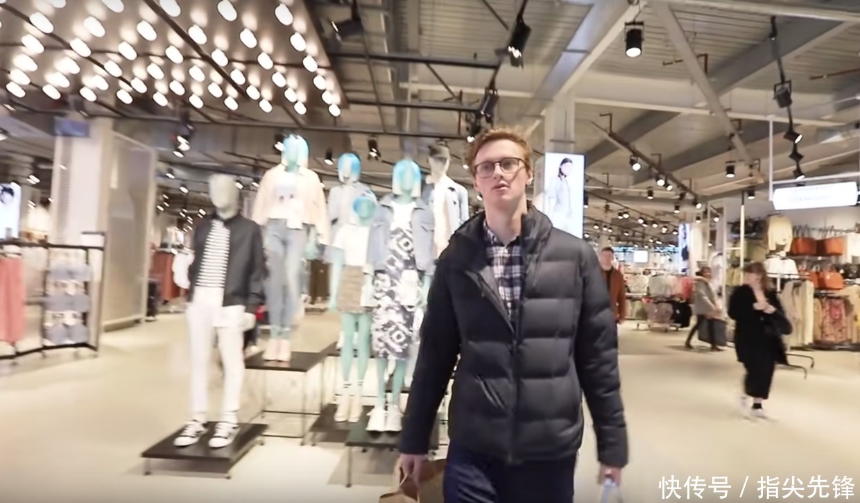 100块把土鳖宅男变鲜肉超模,英国俩沙雕小哥把时尚圈玩坏了