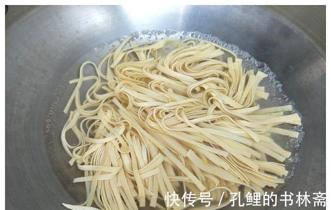 胡萝卜|豆腐皮原来这么好吃,详细做法教给你,这样做比肉都香