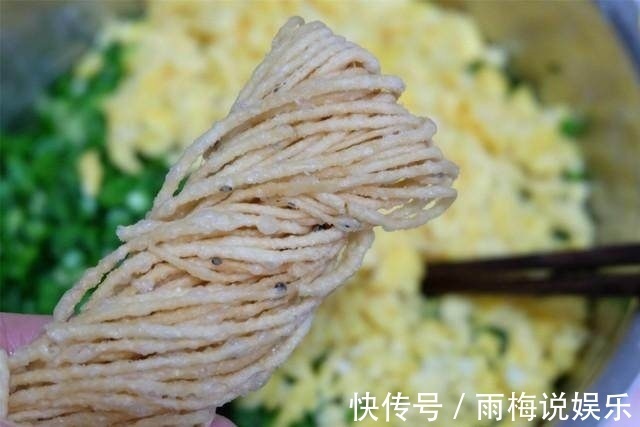 起阳草|韭菜鸡蛋馅饺子,关键在馅,有了这两样法宝,饺子不出水味更鲜