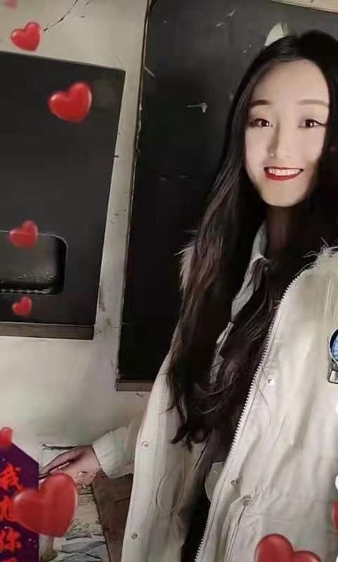 小白|别拿小白鞋搭大衣了，今年流行的3双鞋，舒服时髦，和大衣更相配