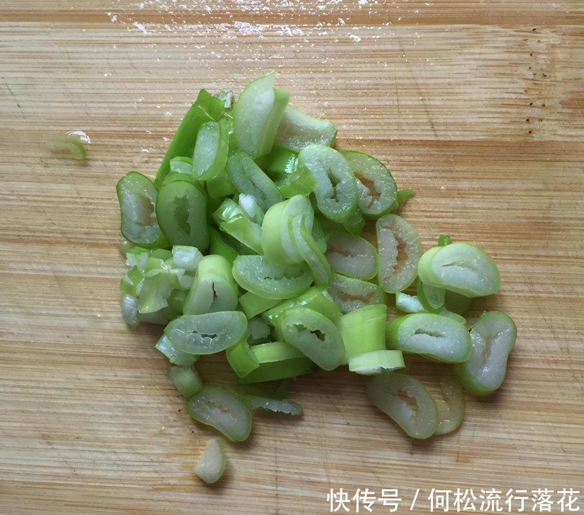 煎鱼|煎鱼时,先不要急着下锅,教你这一招,煎出的鱼不粘锅不破皮!