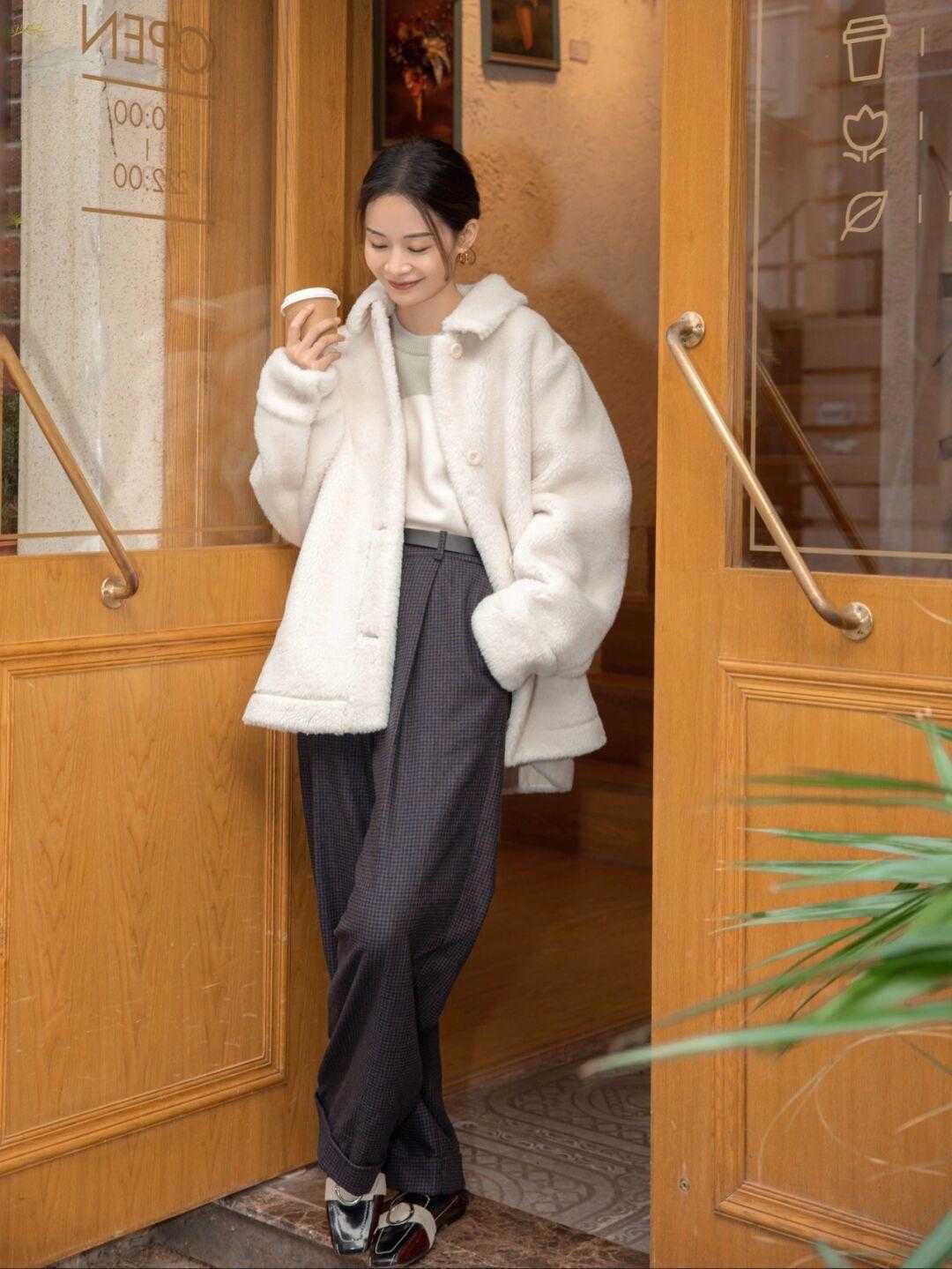 羊羔毛|冬天怕冷的博主都穿羊羔毛外套,时髦保暖有气质